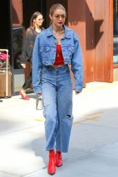 Gigi Hadid Chick Street Fashion - Leaving Her Apartment in Manhattan 06/29/2017