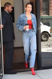 Gigi Hadid Chick Street Fashion - Leaving Her Apartment in Manhattan 06/29/2017