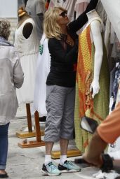 Goldie Hawn - Shopping with Kurt Russell in Skiathos, Greece 06/18/2017