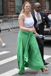 Iskra Lawrence Style - New York City 06/15/2017