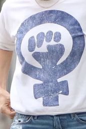 Jennifer Garner Wearing a Sporting Feminist Shirt - Brentwood 06/01/2017