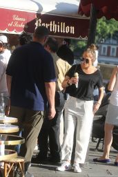 Jennifer Lopez and Alex Rodrigue at Berthillon on Île Saint-Louis in Paris 06/18/2017