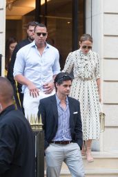 Jennifer Lopez and Alex Rodriguez Visit The Louvre in Paris 06/17/2017