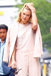Karlie Kloss is Stylish - Out and About in Manhattan 06/05/2017