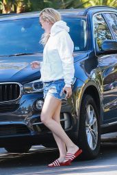 Kate Hudson Street Style - Brentwood 06/18/2017