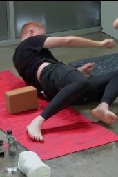 Katy Perry - Doing Yoga With Jesse Tyler Ferguson 06/09/2017