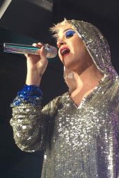 Katy Perry in a Sparkly Outfit Performs in Front of the Opera House in Sydney 06/30/2017