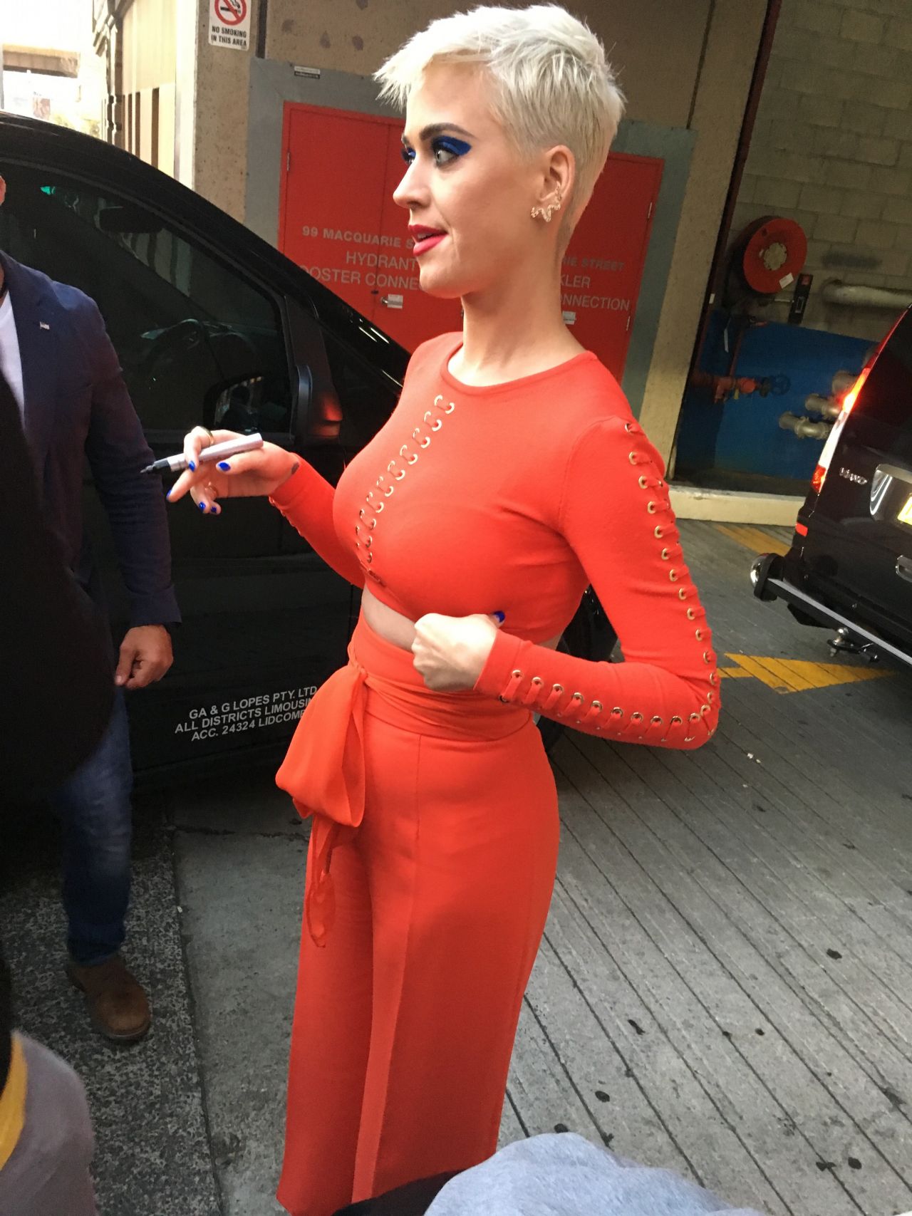 Katy Perry - Meets Fans in Sydney, Australia 06/30/2017 • CelebMafia