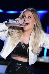 Kelsea Ballerini - Performs Live on the 2017 CMA Music Festival in Nashville 06/09/2017