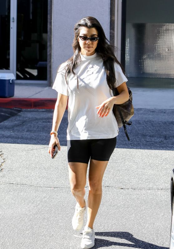 Kourtney Kardashian - Running Errands in Calabasas, CA 06/27/2017