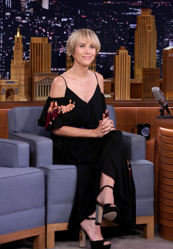 Kristen Wiig Appeared on Tonight Show Starring Jimmy Fallon in New York - 28 June 2017 x5