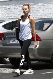 Margot Robbie in Workout Gear - Heads to the Gym in Los Angeles 06/09/2017