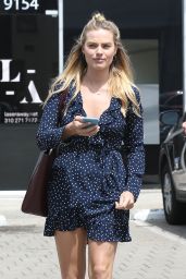Margot Robbie Street Style - Los Angeles, June 2017