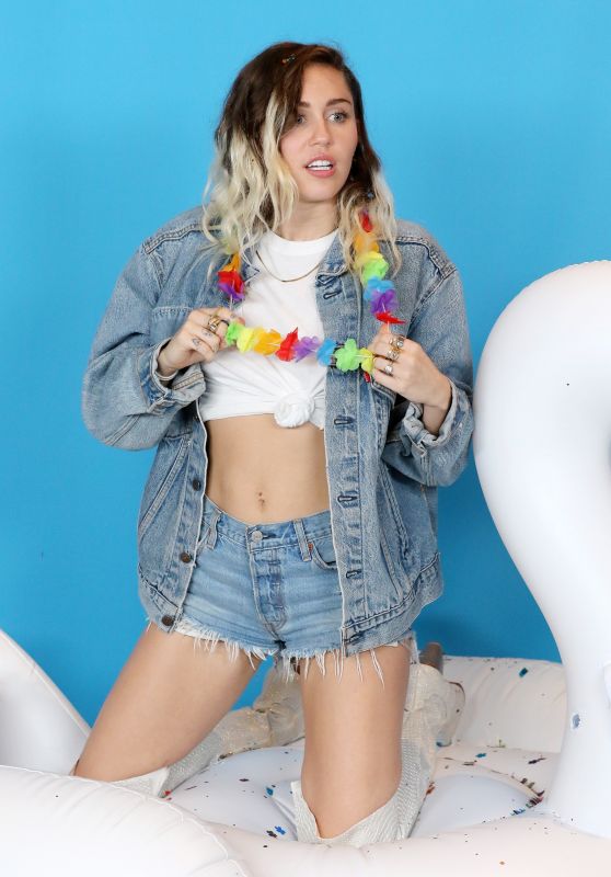 Miley Cyrus – iHeartSummer ’17 Weekend in Miami Beach 06/10/2017