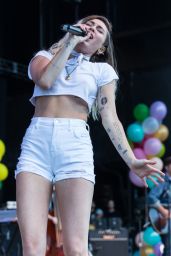 Miley Cyrus Performs Live at KTUphoria 2017 - Jones Beach Theater in Long Island 06/03/2017