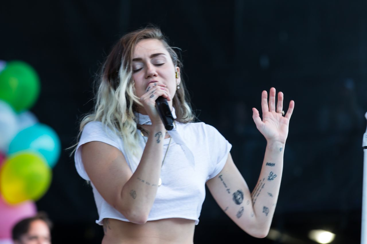 Miley Cyrus Performs Live At Ktuphoria 2017 Jones Beach Theater In