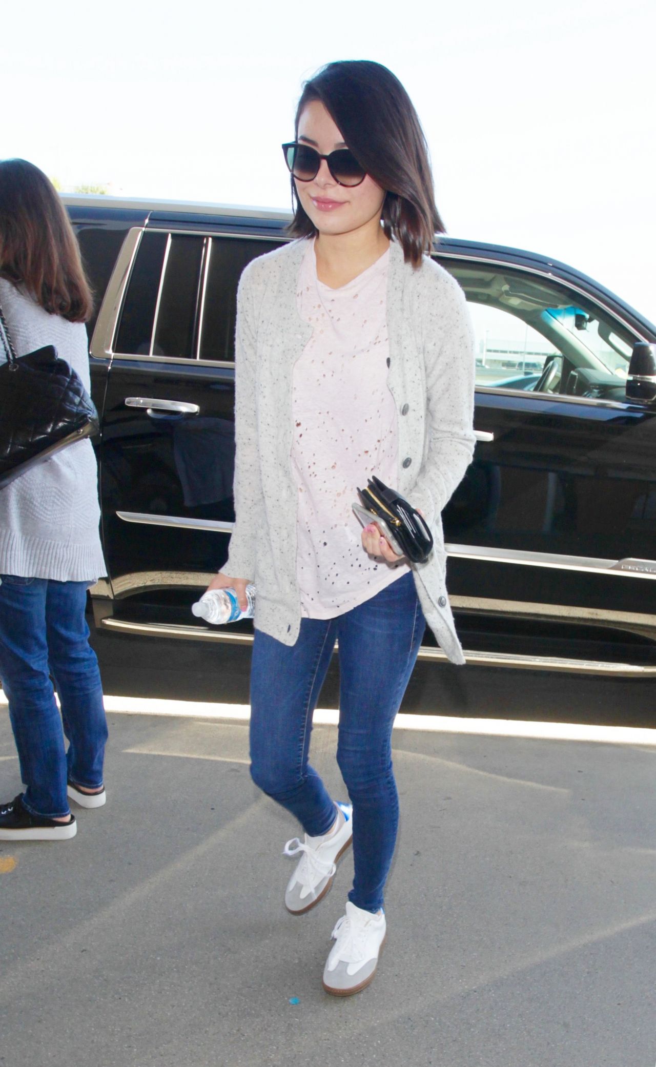 Miranda Cosgrove Casual Style - LAX Airport in LA 06/26/2017 • CelebMafia