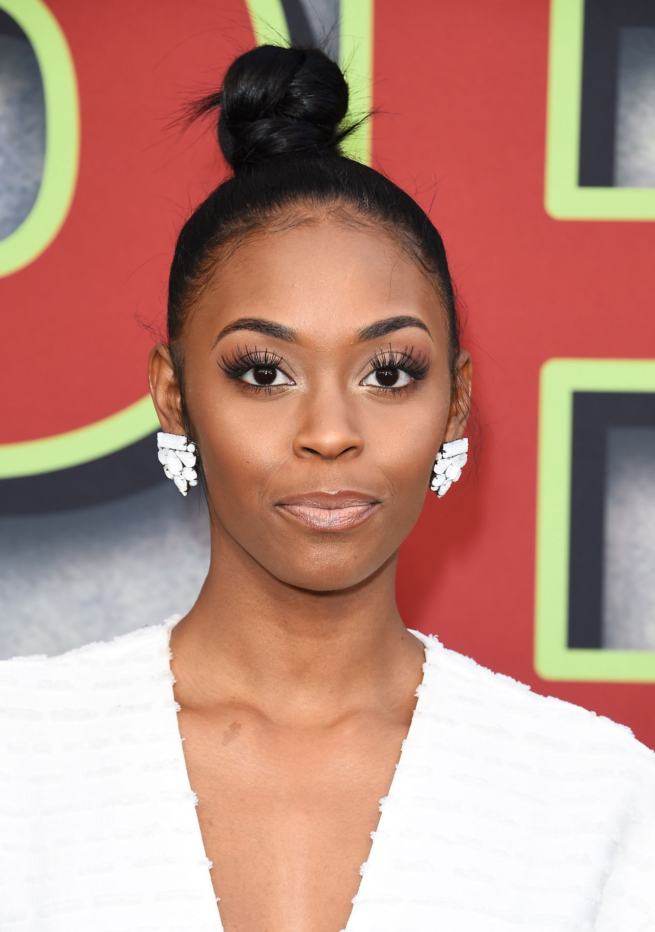 nafessa-williams-twin-peaks-premiere-in-los-angeles-05-19-2017-1.jpg