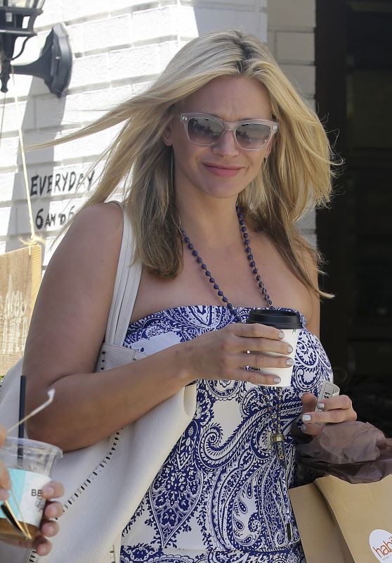 Natasha Henstridge - Grabs a Coffee Whilst Shopping in LA 06/14/2017