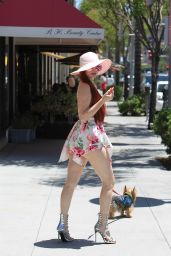 Phoebe Price Plays With a Fidget Spinner - Beverly Hills 06/12/2017