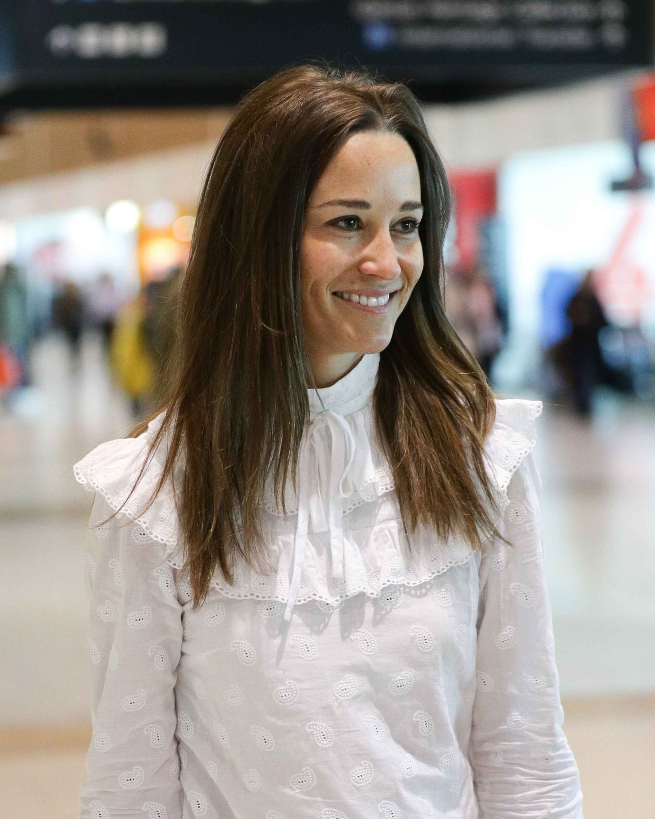 Pippa Middleton - Sydney Airport 06/01/2017 • CelebMafia