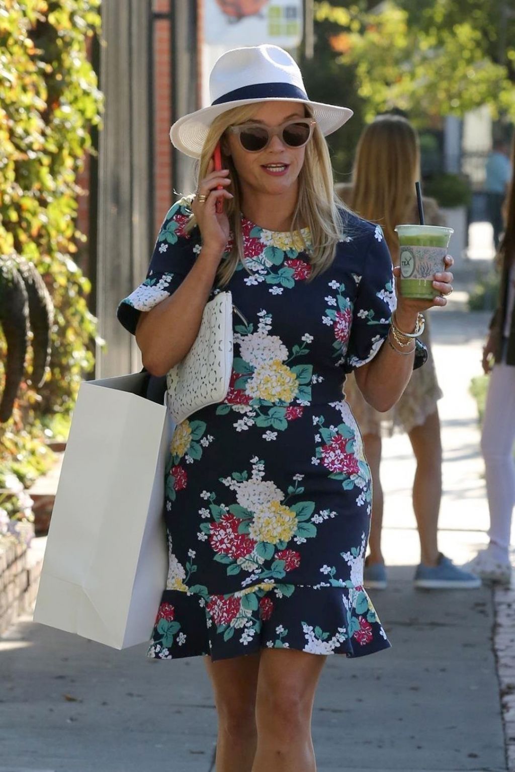 Reese Witherspoon at Melrose Place in West Hollywood 06/25/2017 ...