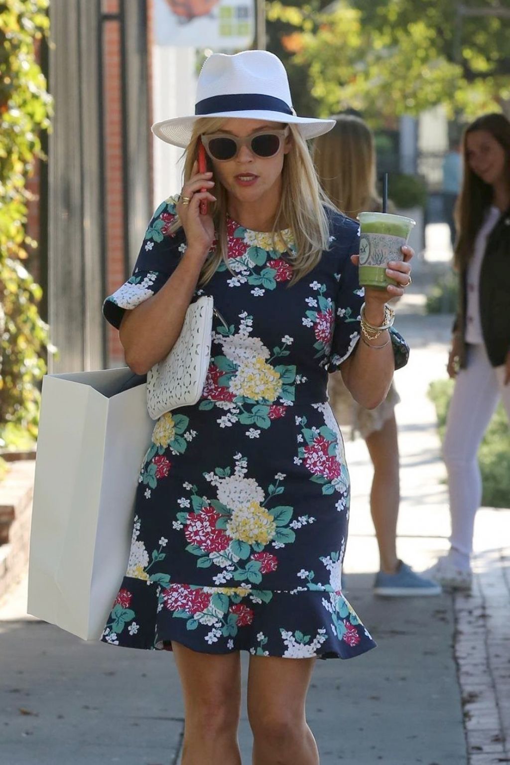 Reese Witherspoon at Melrose Place in West Hollywood 06/25/2017 ...