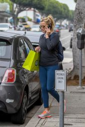 Reese Witherspoon in Tight Jeans - Stops by Planet Blue Post Workout in Brentwood 05/31/2017