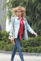 Sarah Hyland Street Outfit - Visiting an Optometrist Office in LA 05/31/2017