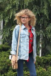 Sarah Hyland Street Outfit - Visiting an Optometrist Office in LA 05/31/2017