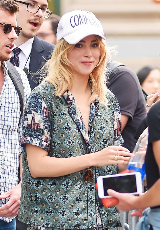 Suki Waterhouse Street Style - Out in NYC 06/20/2017