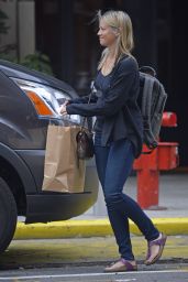 Amy Smart With No Make-Up - Out in New York City 07/27/2017