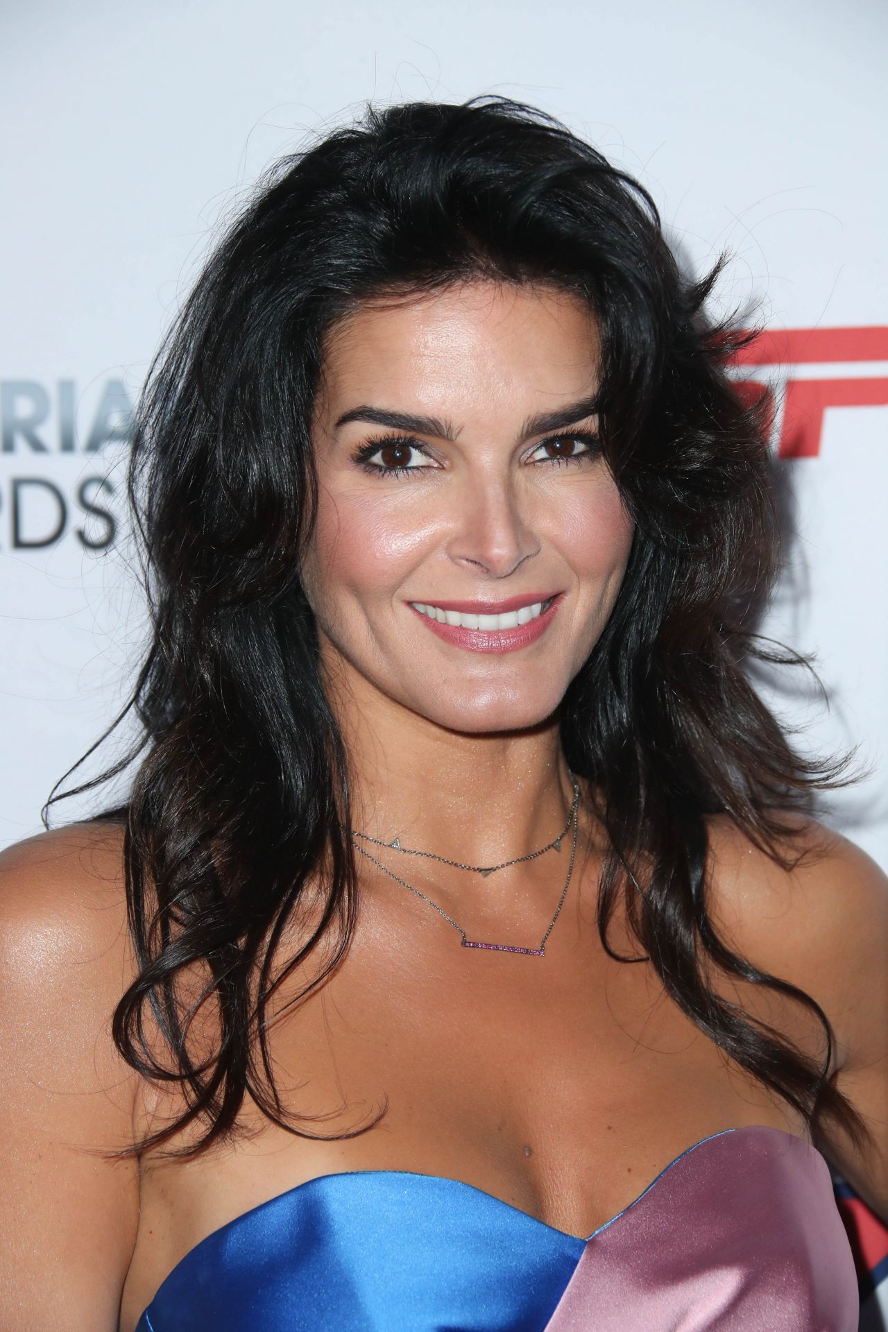 angie harmon body measurements