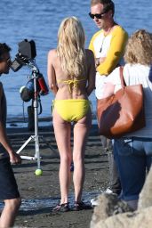 Anna Faris in Bikini - "Overboard" Set in Vancouver 06/28/2017