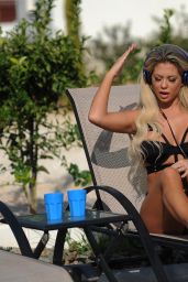 Bianca Gascoigne in a Black Bikini in Cyprus 07/09/2017