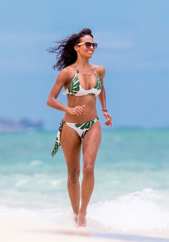 Candace Smith Shows Off Her Bikini Body - Lanikai, Hawaii 07/20/2017