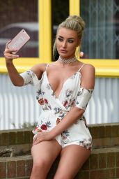 Chloe Crowhurst - In The Style.com Head Offices in Manchester 07/06/2017
