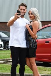Chyna Ellis and Jonny Mitchell - Taking Selfies in Manchester 07/24/2017