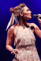 Clare Bowen - Performs Live at The Enmore State Theatre in Sydney 07/09/2017