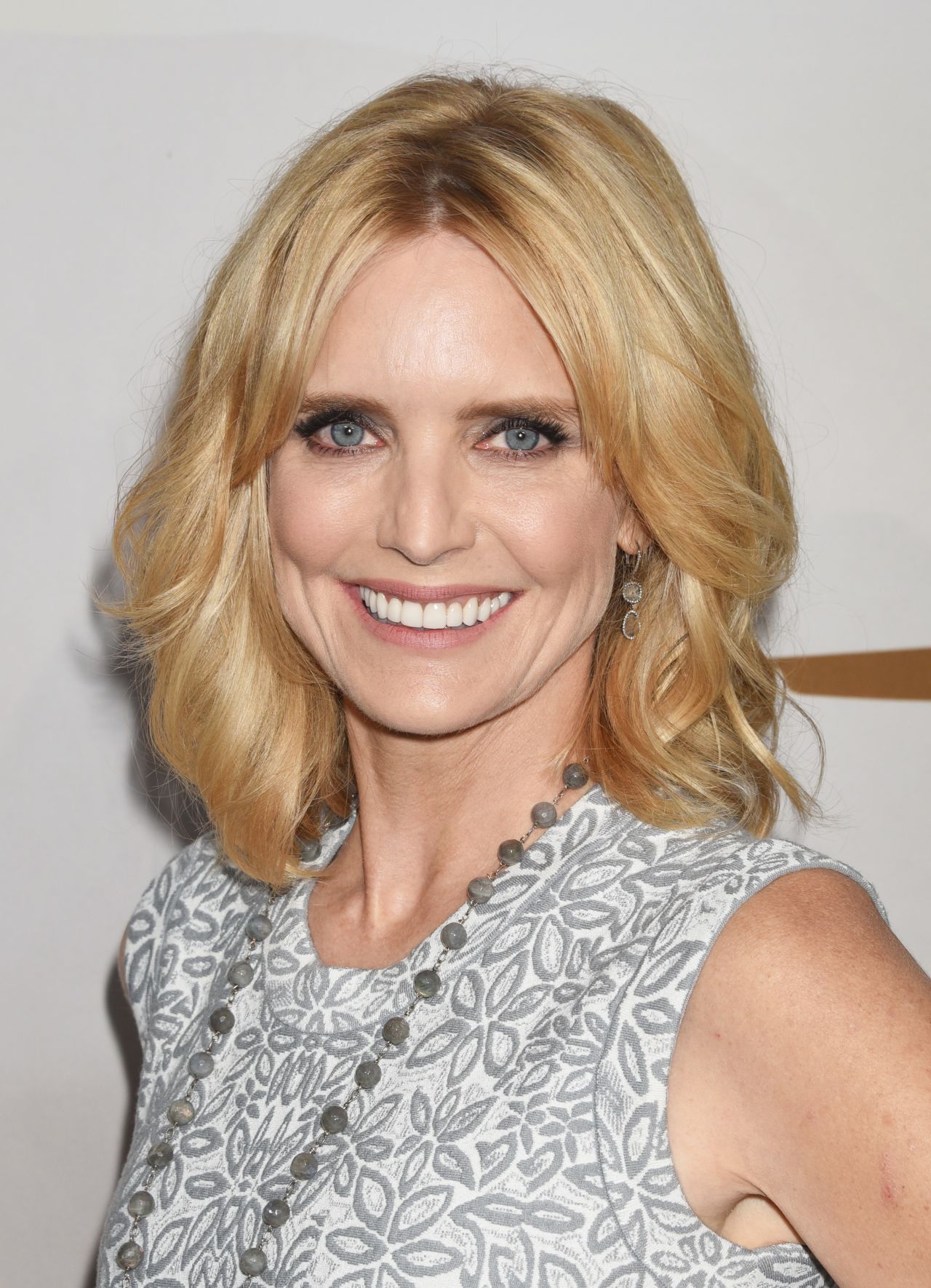 Pictures of courtney thorne smith