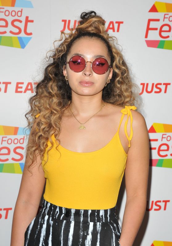 Ella Eyre – Just Eat Food Fest at The Red Market in Shoreditch, London 07/13/2017