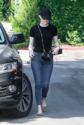 Emma Stone in Tight Jeans - LA 07/11/2017