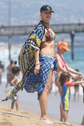 Gwen Stefani Shows Her Bikini Body - New Port Beach, CA 07/30/2017