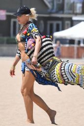 Gwen Stefani Shows Her Bikini Body - New Port Beach, CA 07/30/2017