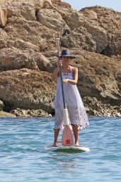 Jessica Alba - Paddleboarding on Vacation in Honolulu, Hawaii 07/14/2017