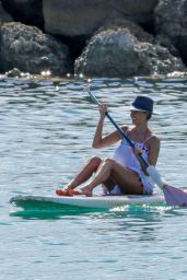 Jessica Alba - Paddleboarding on Vacation in Honolulu, Hawaii 07/14/2017
