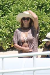 Jessica Alba - Relaxing on the Beach in Hawaii 07/15/2017