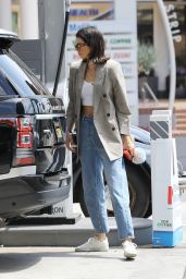 Kendall Jenner – Pumps Gas Into Her in the 90210, Beverly Hills 07/15/2017