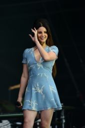 Lana Del Rey Performs Live at Lollapalooza Paris 07/23/2017
