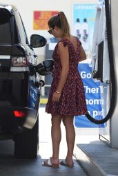 Lea Michele Pumping Gas - West Hollywood, CA 07/10/2017